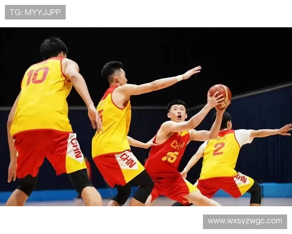 中国男篮迎战菲律宾队力争晋级世界杯四强，关键球员能否扭转局势成焦点