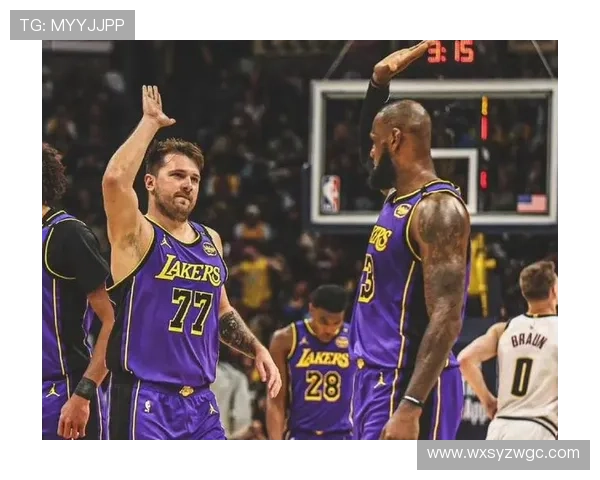 湖人队核心复出首战轰下三双带队逆转勇士全场高呼王者归来