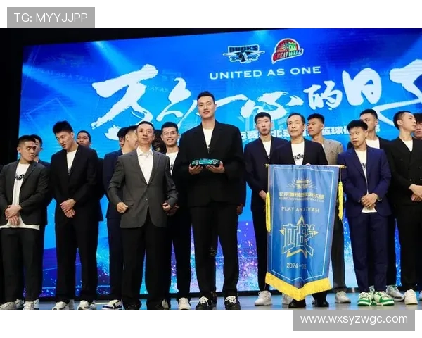 全新赛季篮球联赛火热开启 球迷热情高涨明星球员纷纷亮相