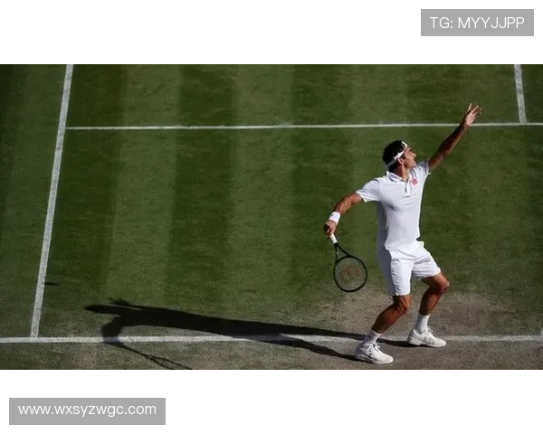 费德勒退役后首度亮相网球赛场 引发球迷热烈讨论